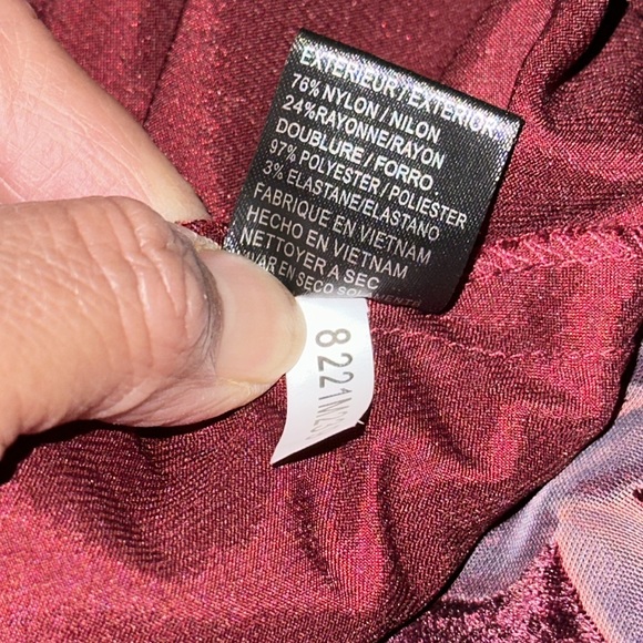 Tahari Layered Floral-Print Velvet Gow - Picture 13 of 13